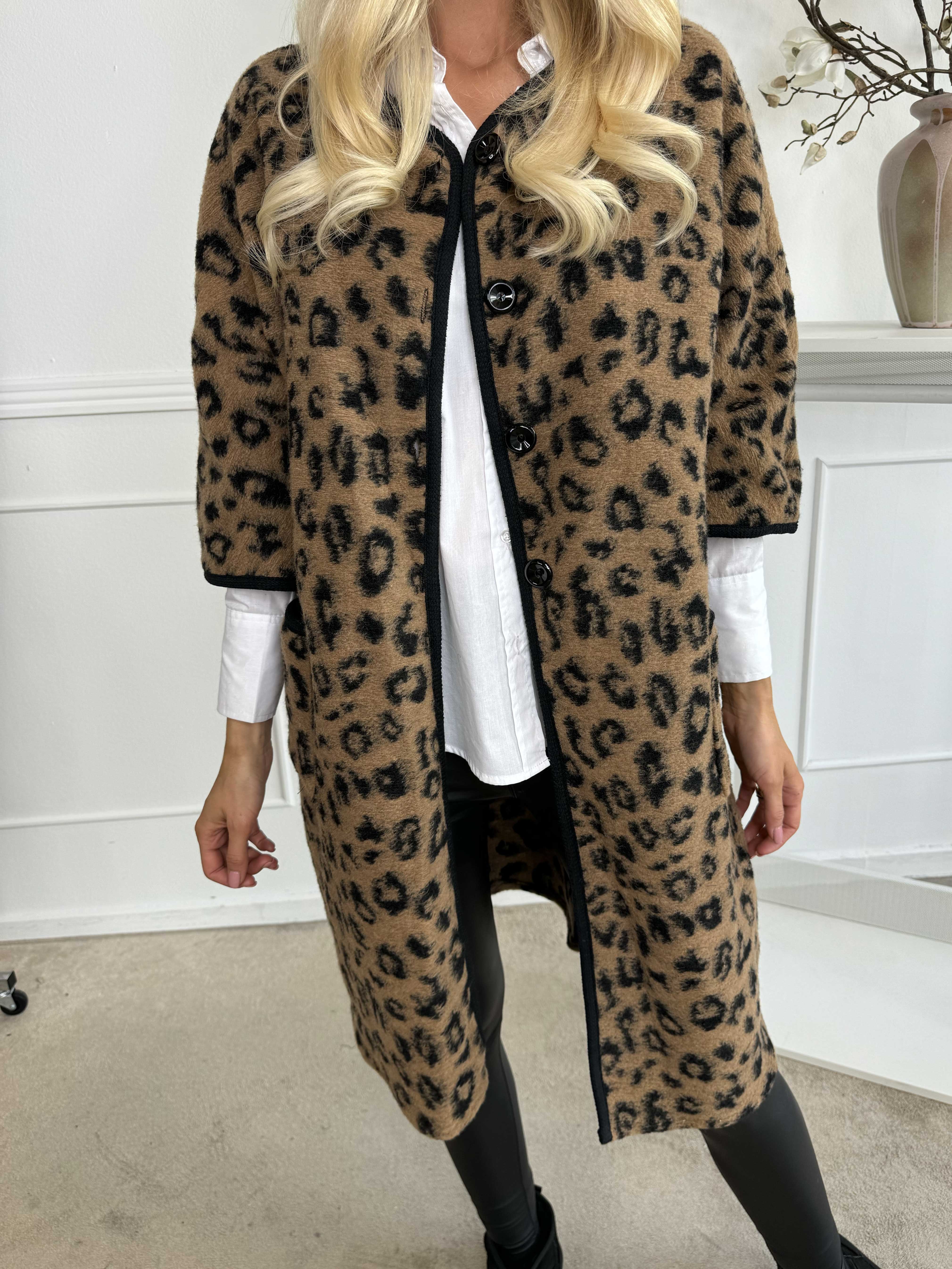 Arianna Leo - Frakke i leopardprint med uld i
